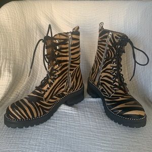 Nwot AQUA calf hair leather lace up combat boots - camel and black